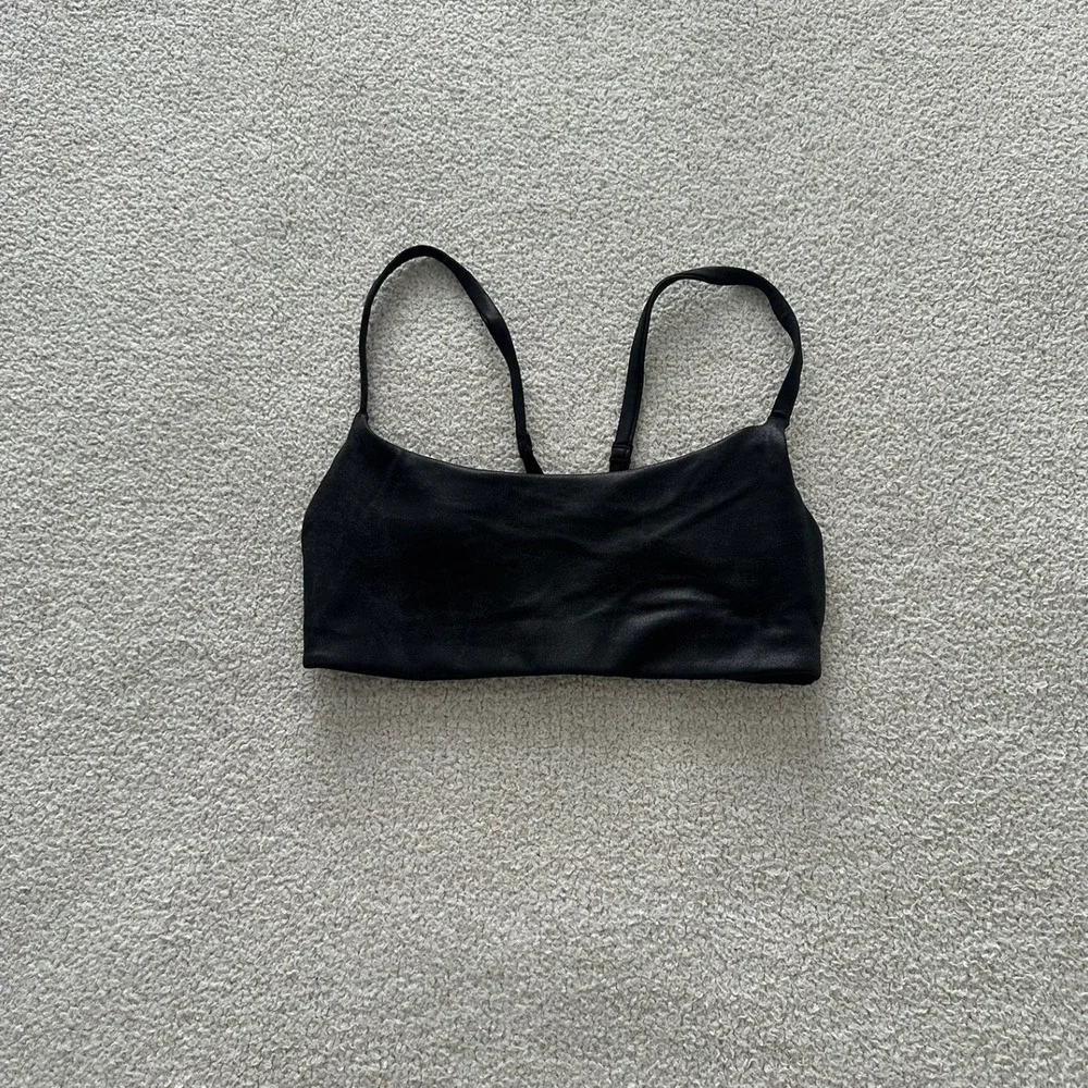 lululemon Wunder Train Strappy Racer Bra size 4 in Black Foil